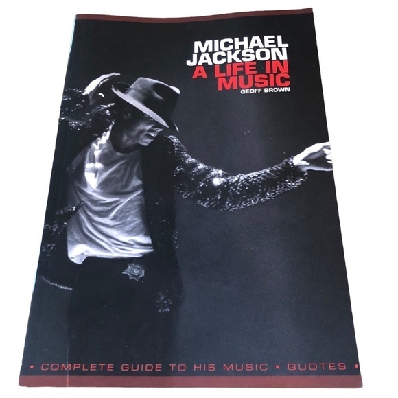 Lot Of 3 Softcover Michael Jackson Collectors  Books A Life In Music MJ Case - Picture 5 of 13